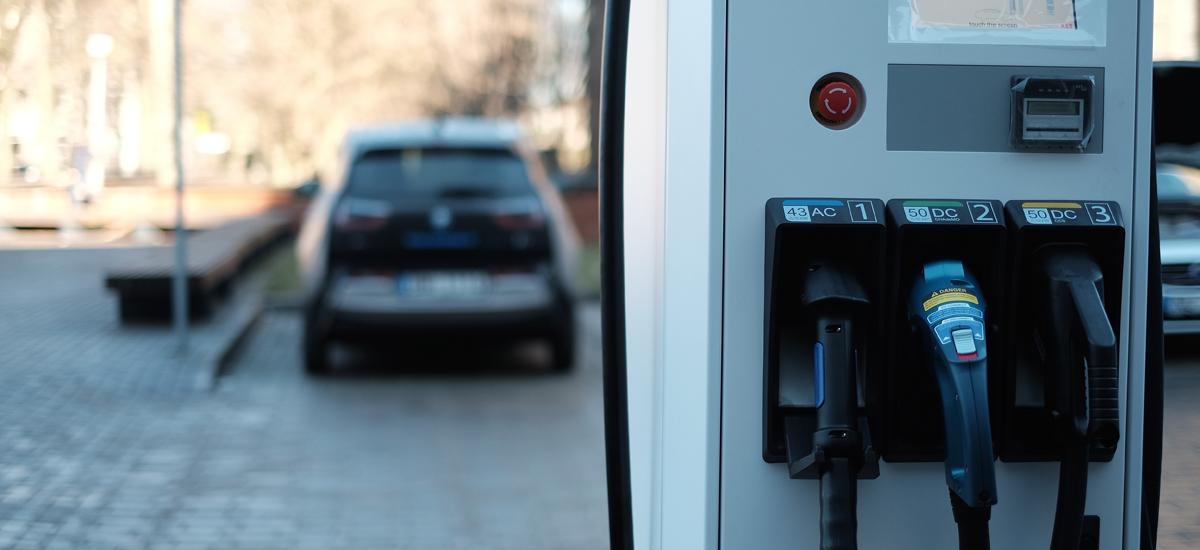 Vehicle charging station